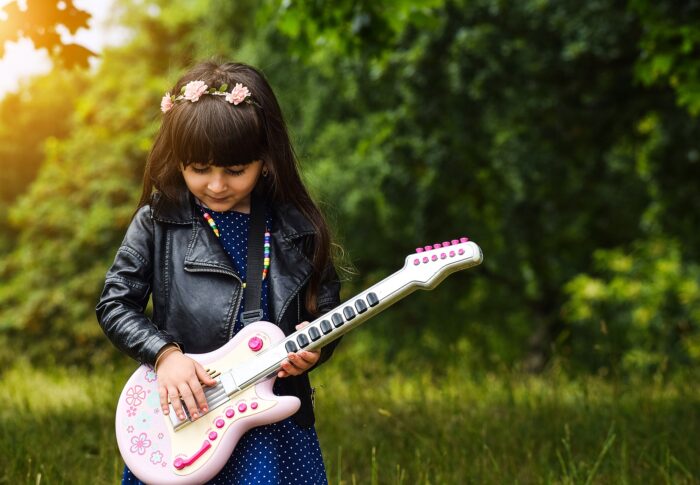 How to choose a guitar teacher for your child?